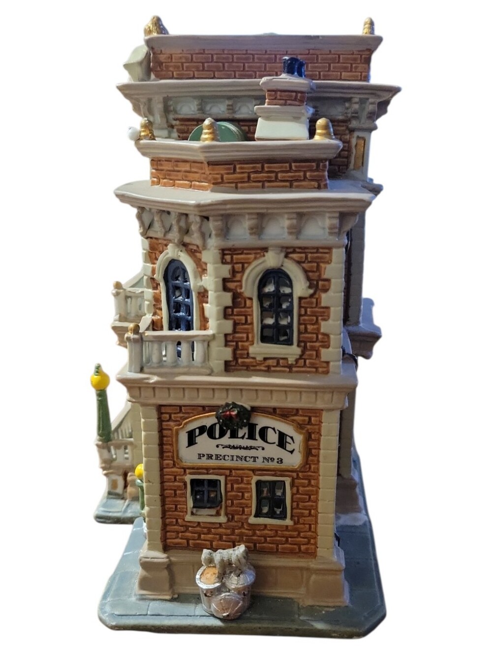 LEMAX Christmas Village Plymouth Corners 3rd Precinct Police Station House 25759 - Picture 4 of 9